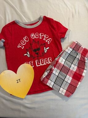 Canada T-Shirt and matching shorts. Size  2T